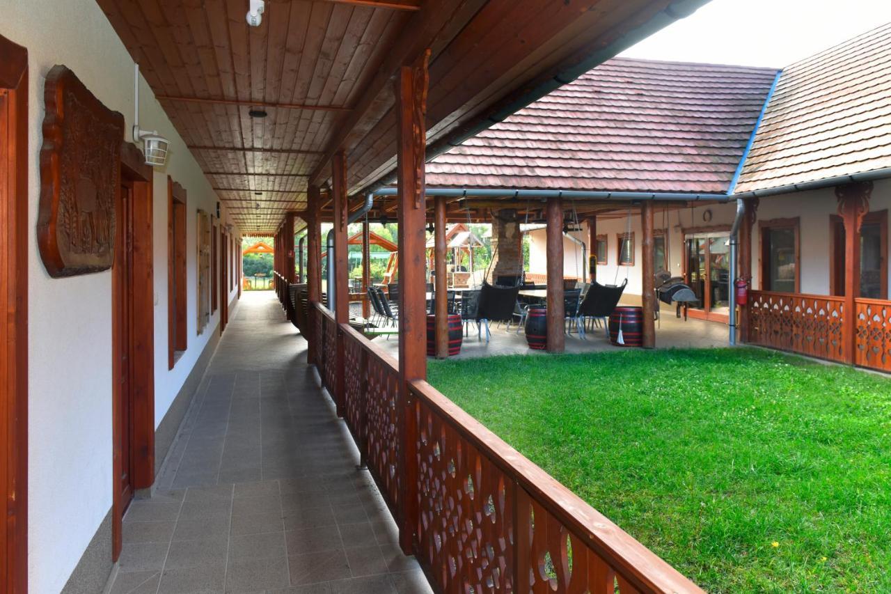 Nyakiglab Villa Szegi Dış mekan fotoğraf
